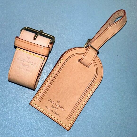 EUC Louis Vuitton Vachetta Luggage Tag & Poignant Set - Picture 1 of 5